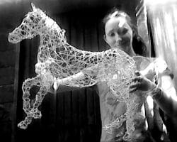 Artist Simone Wojciechowski with Wire horse